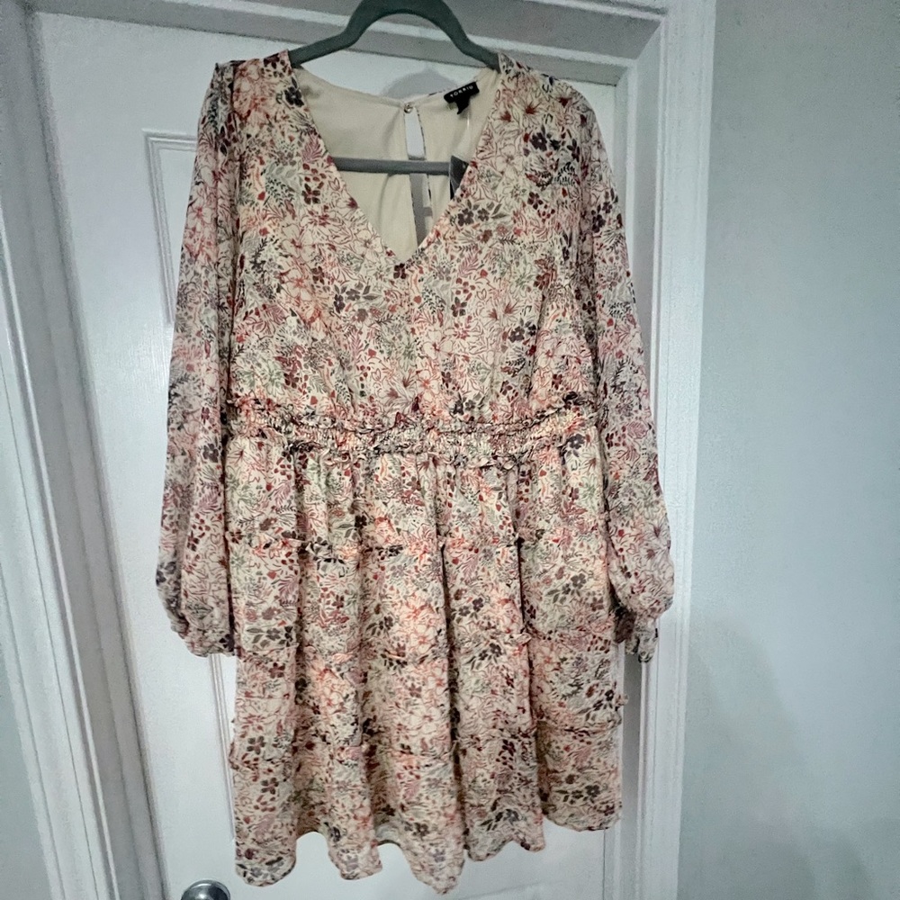 Torrid size 1 flowy dress. NWT ruffles, floral